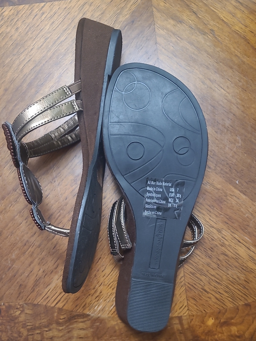 New! Montego Bay Club Womens 7 Rich Brown Bronze Beaded Thong Sandals - Picture 3 of 4